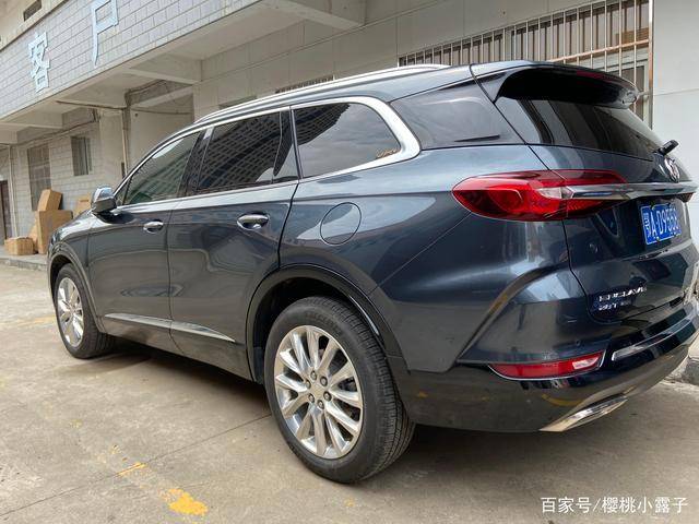 方向盘方面,指向精准,特别要用心体会,下转弯时很给你信心,让你喜欢上