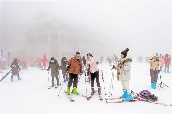 游客|贵州六盘水：雪上激情 冬游乐趣