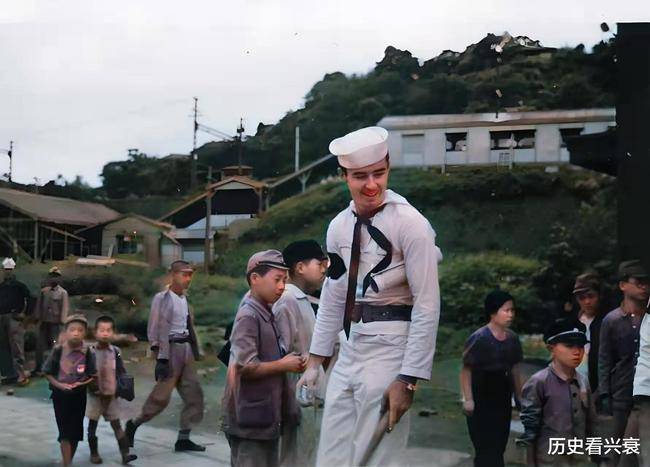 老照片1945年站在日本的美國海軍英國第一代戰鬥機fe8飛機