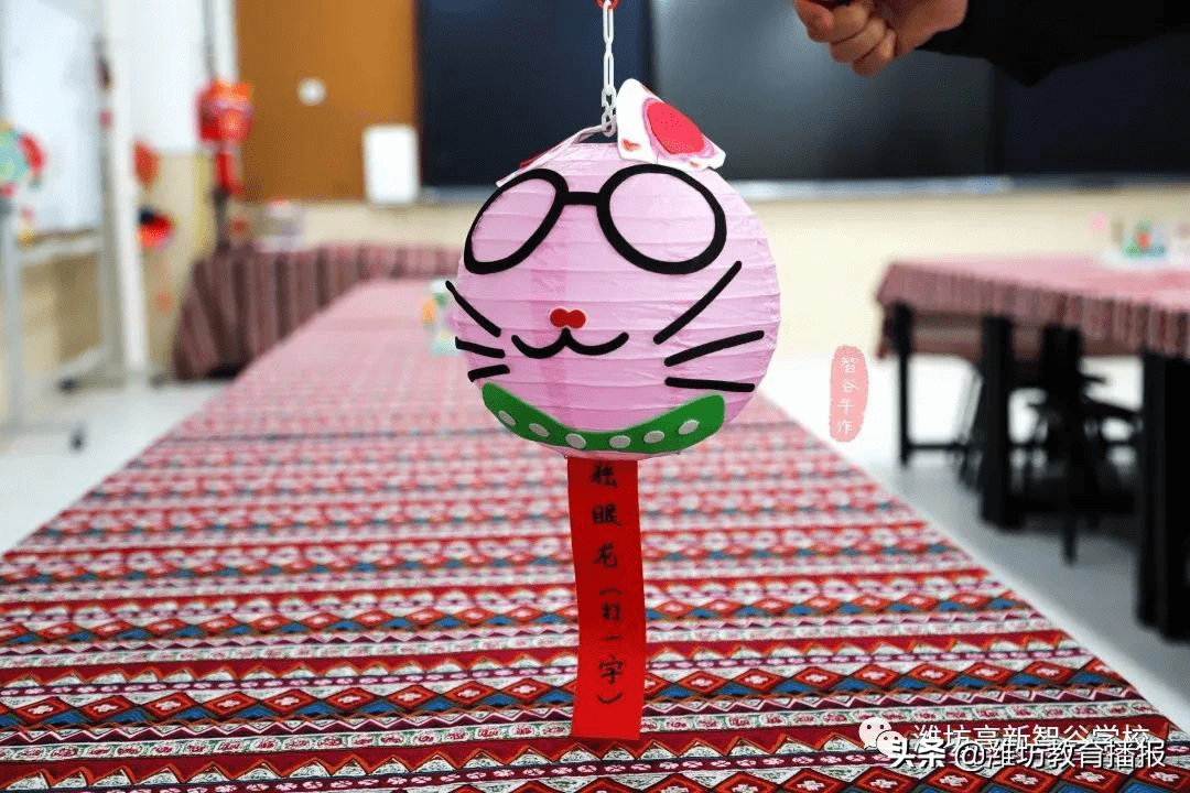 潍坊高新区智谷学校喜迎新年开展亲子手制灯笼活动