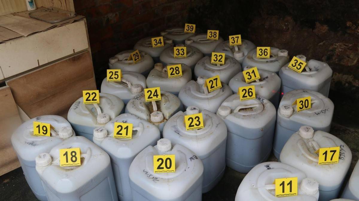 9公斤制毒原料_毒品_黄某东_黄某逢