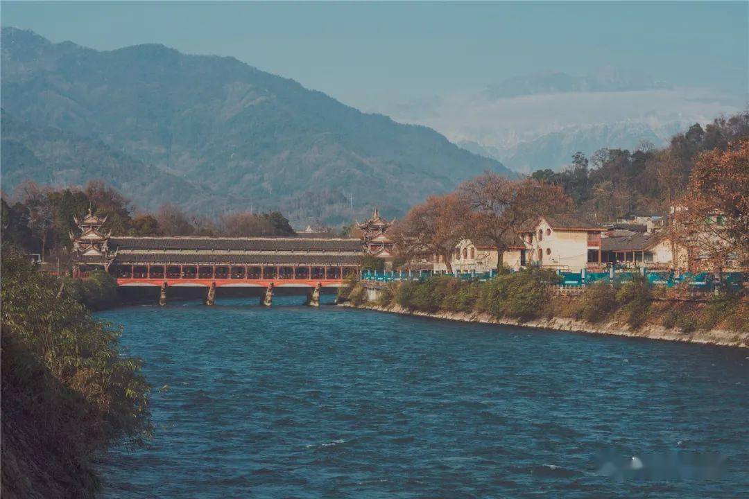 都江堰|电影风格下的雪山与都江堰