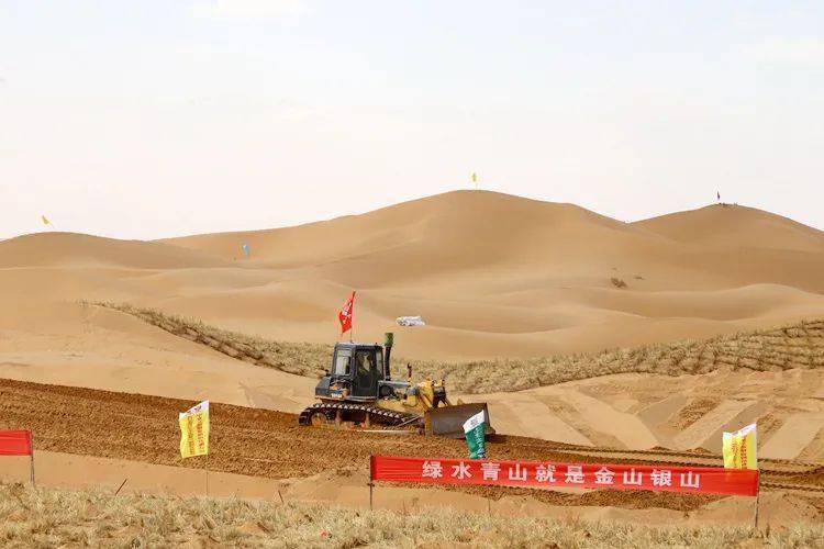 乌玛|宁夏首条沙漠公路乌玛高速公路青铜峡至中卫段今日通车