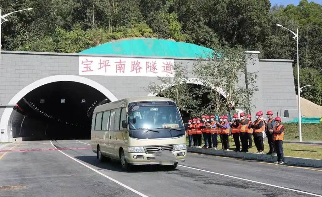又通一条深圳坪山宝坪路通车了3分钟直达