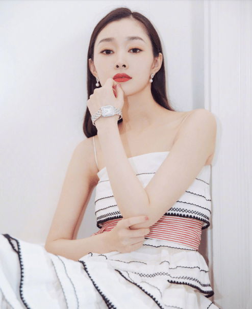 宋轶晒写真照,抹胸礼服,烈焰红唇,性感迷人!_都市_搭档_夏小白