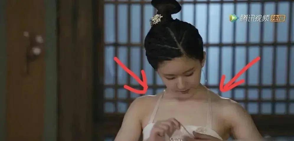 因为张子枫的斜方肌又鼓起来了?大大的一块气质太被影响