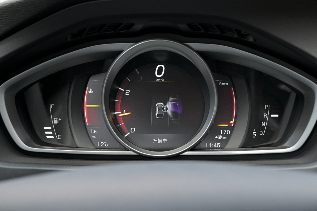 路试笔记不甘平庸的另类钢炮二手沃尔沃v40cc