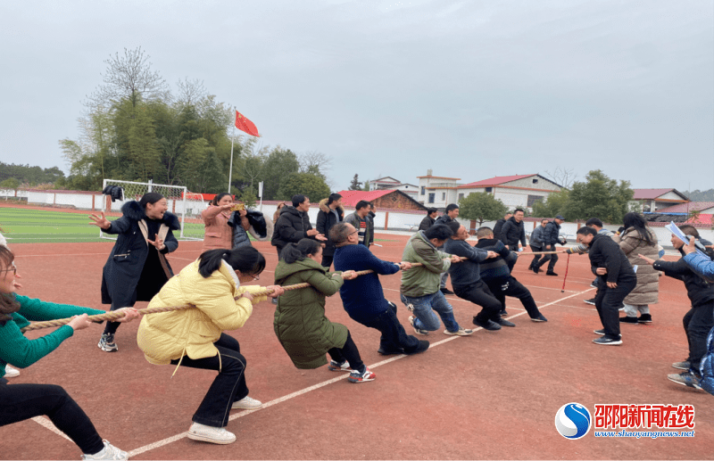 气氛|武冈市法相岩中心学校举行教师拔河比赛