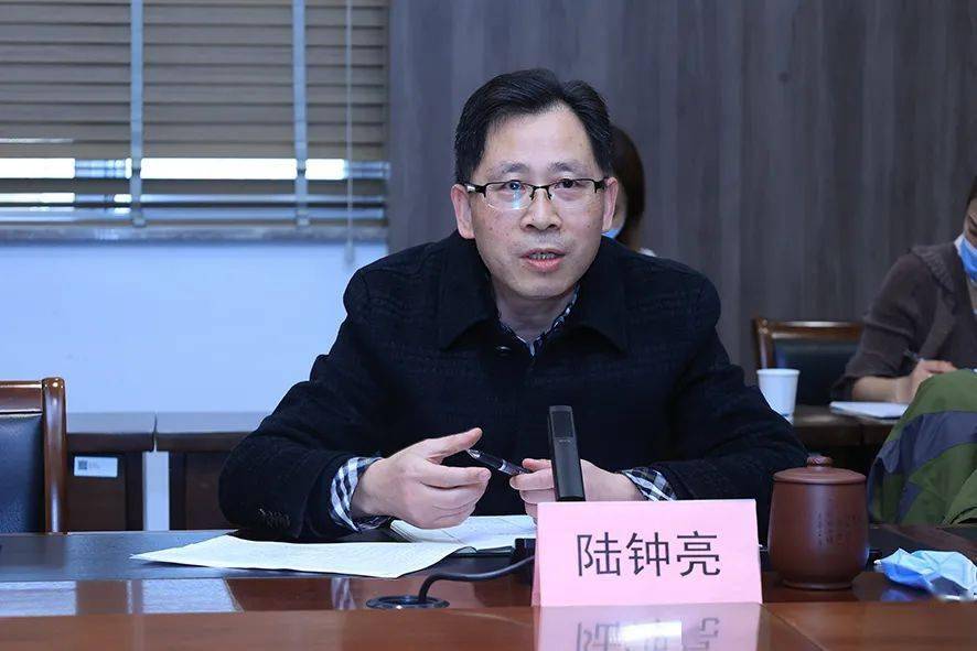 最后,前洲街道人大工委主任陆钟亮对新当选的人大代表