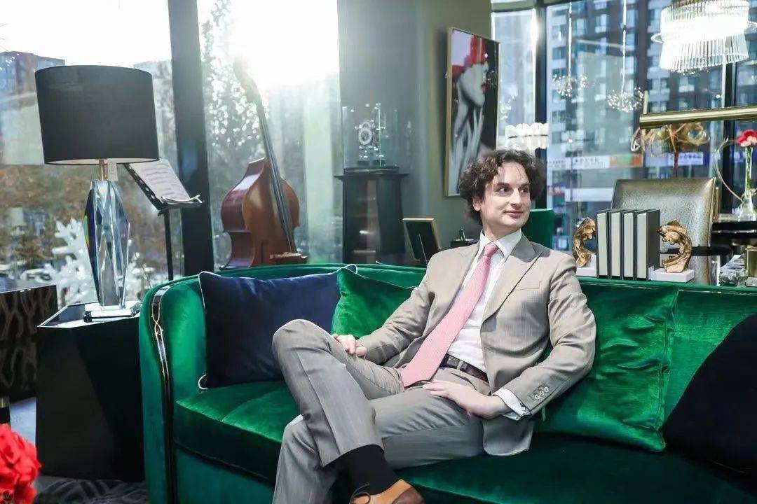 耀世而来"———美克美家北京华贸店新品臻稀面世_先生_生活_朱力安