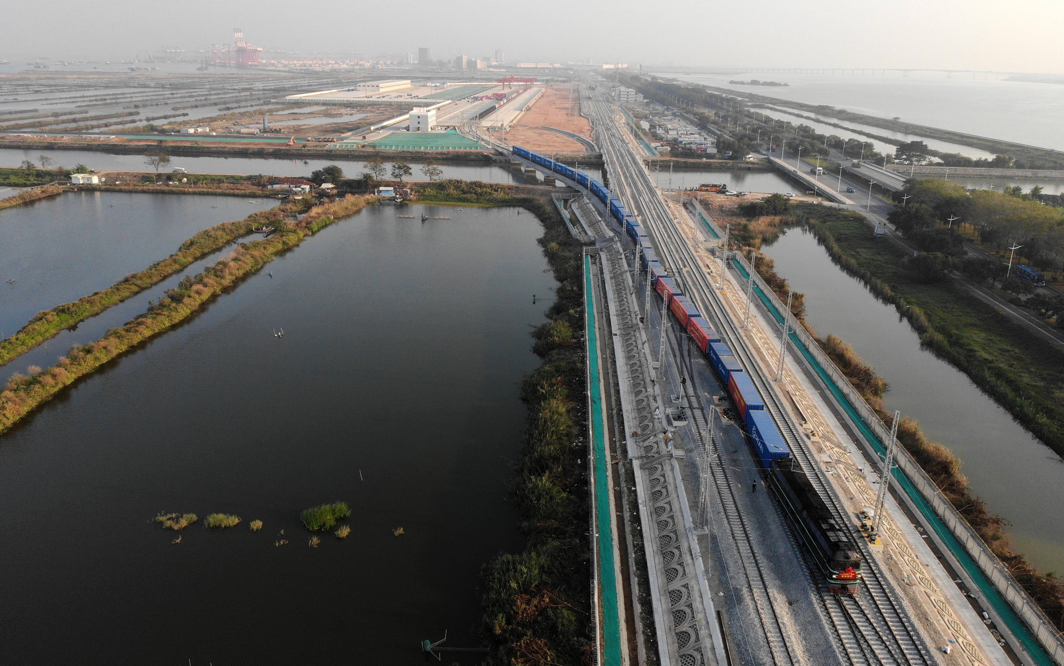 南沙港铁路今日开通广州港南沙港区多式联运大物流格局打通最后一公里