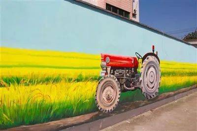 "这里是功夫熊猫,那边的松鼠正在啃玉米.