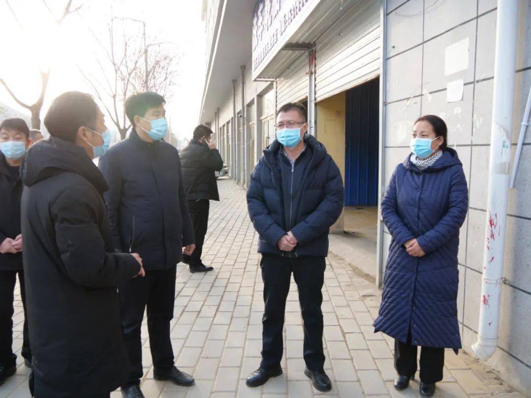 12月31日,延长县委副书记,代县长杨小虎,副县长王敏茹看望慰问疫情