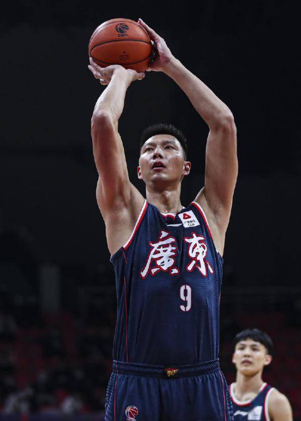 辽宁|郭艾伦22分赢下“元旦大战”，辽宁男篮20分大胜广东男篮
