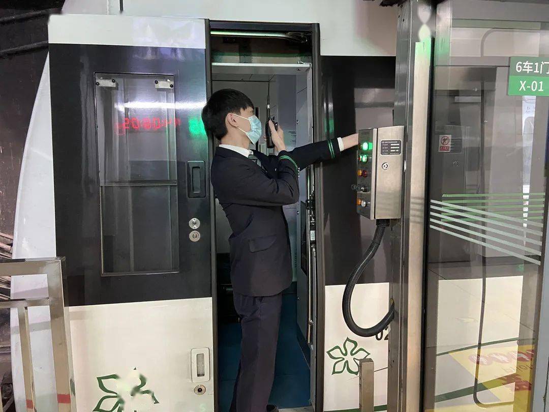 守护,是最好的新年祝福_乘客_地铁_检修