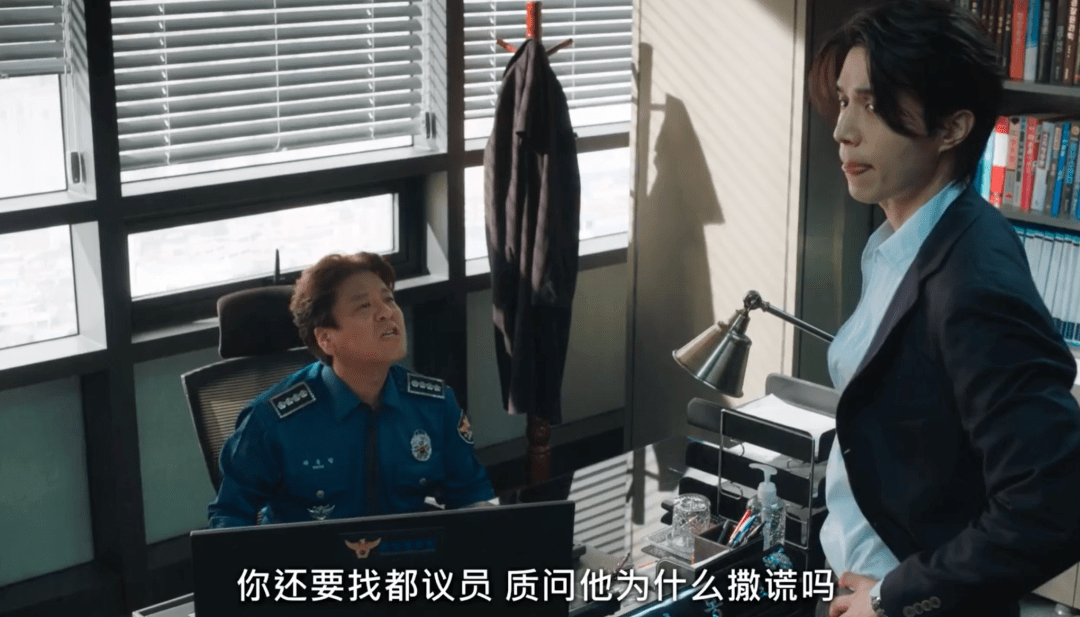 李栋旭|李栋旭变身疯批警察，这部剧有点意思