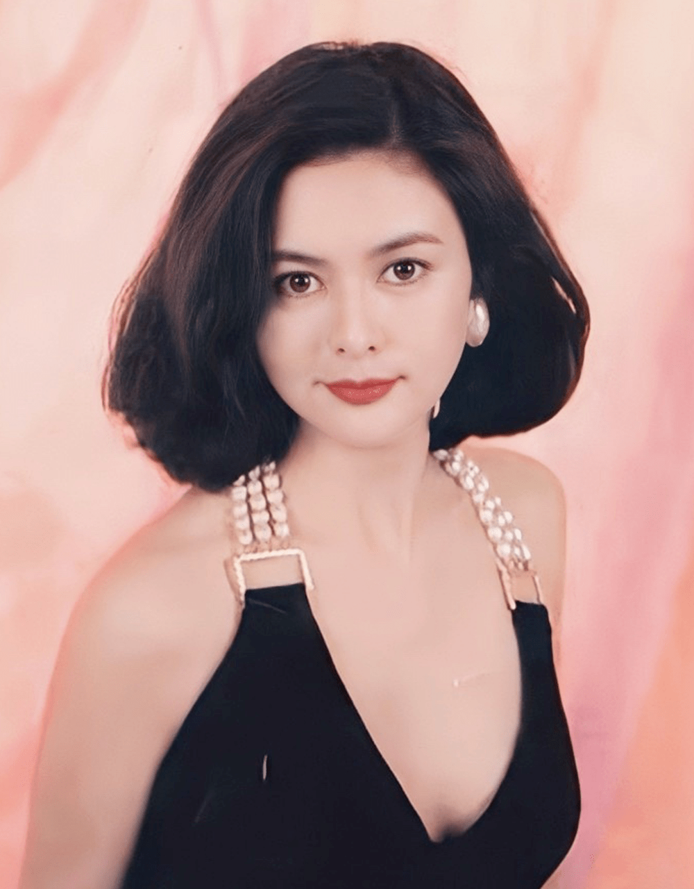 黑发一出道就“碰瓷”张柏芝的95年小花，凭什么成为新一代内娱颜霸？！