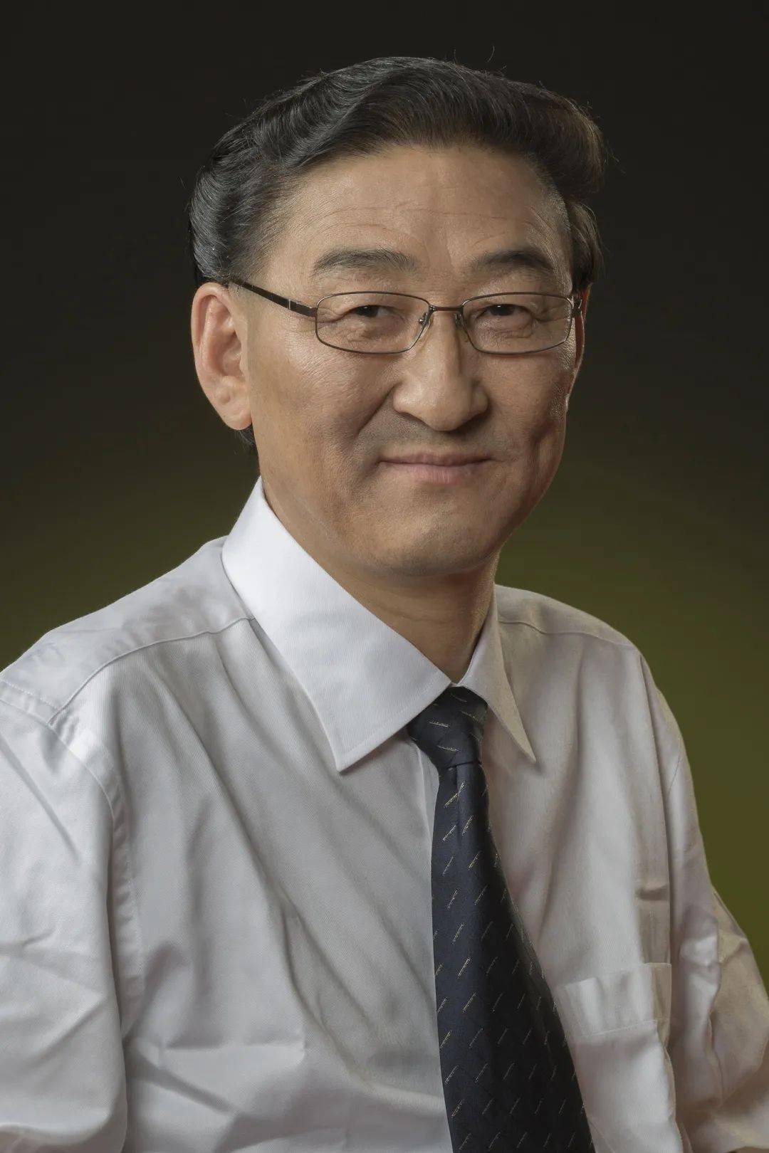 榜样|36年磨一剑!苏德毕力格教授荣获宝钢优秀教师特等奖_教学_民族_