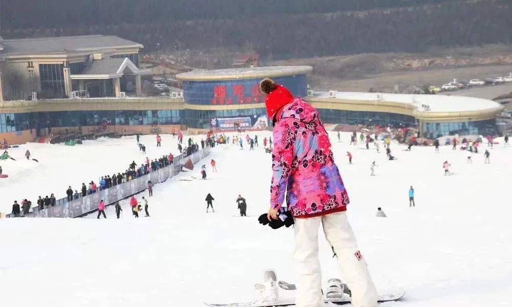 新年福利来袭一起滑雪迎冬奥占据冬季c位的滑雪场出道即巅峰