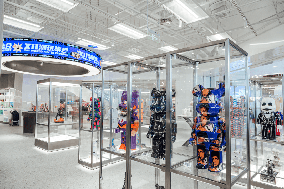 美好的梦里,我们可以在盲盒区获取属于未知的那一份惊喜;可以在手办区