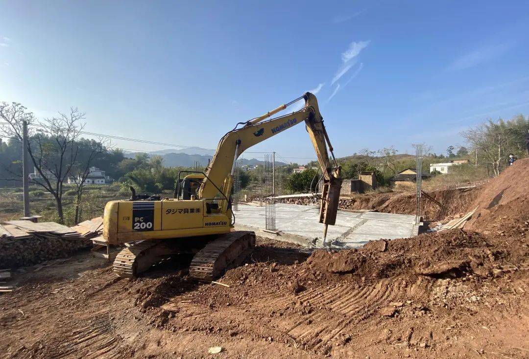 龍川縣黎咀鎮依法強制拆除一處佔用耕地違法建築