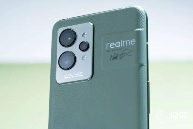 旗舰|3699起售！最广超广角，影像大升级！realme“纸”手机上手体验