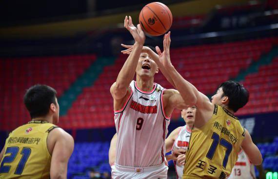 半场|CBA综合：广厦迎来三连胜 同曦遭遇15连败