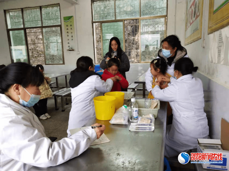 疫苗|隆回县六都寨镇马坪学校开展流感疫苗接种工作