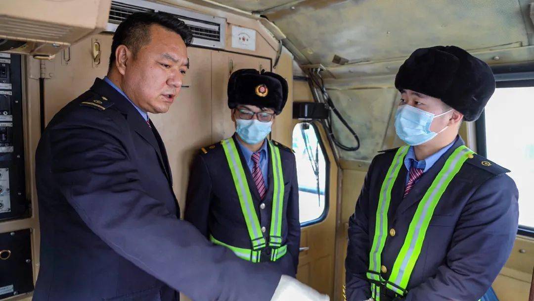 身边的榜样张浩艰难方显勇毅磨砺始得玉成