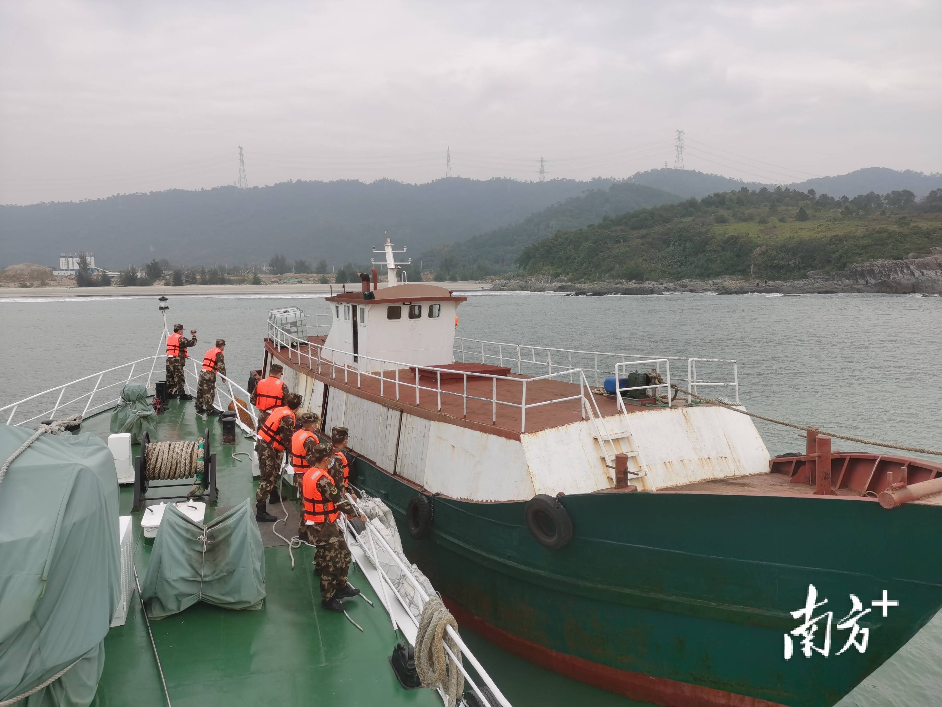 广东汕尾海警局查获走私冻品27吨