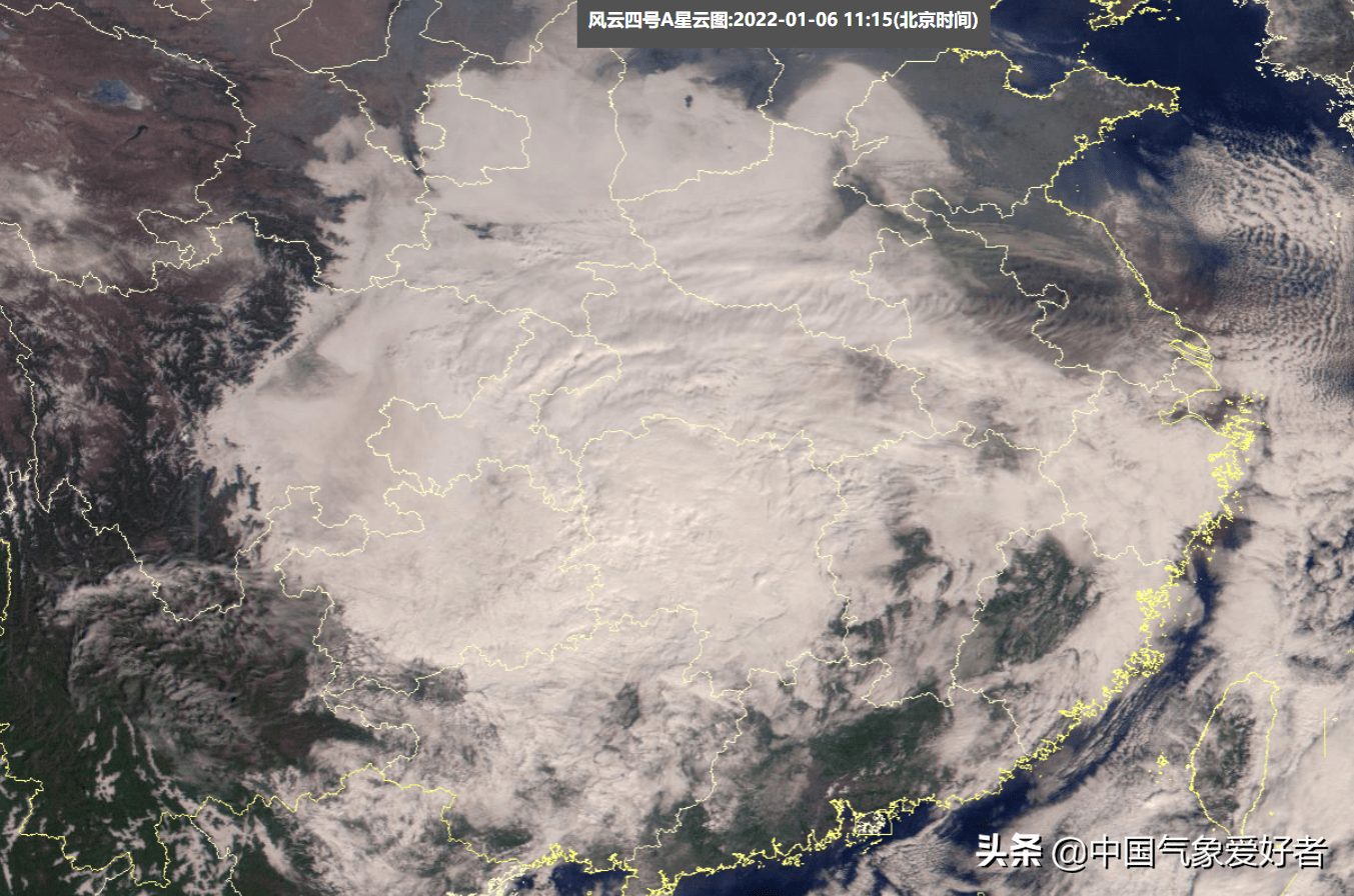 1月6日上午,从风云四号高清高清可见光卫星云图上看,今天青藏高原以东