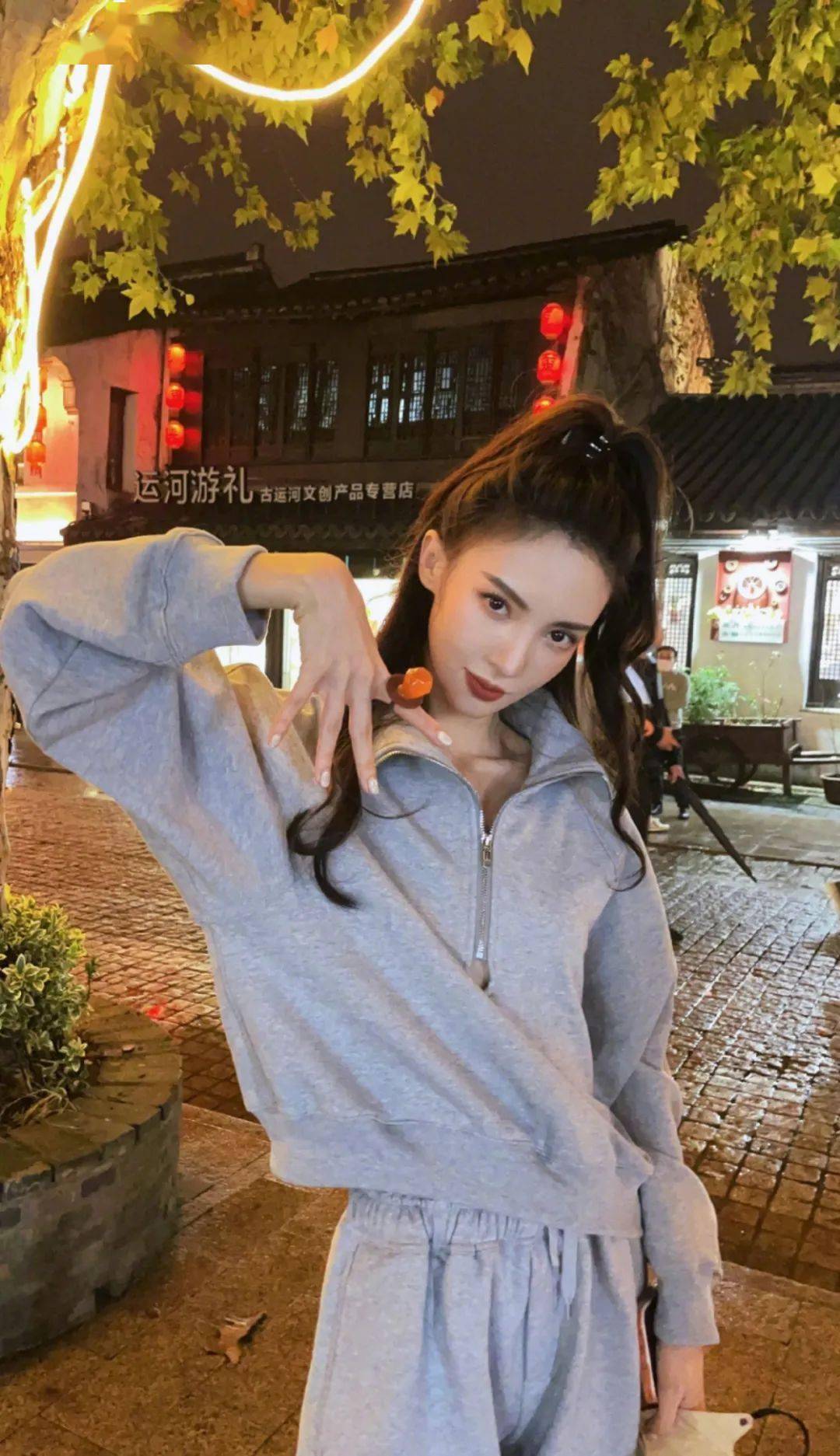 美人你以为金晨瘦脱相？实际上女星顶配从脸到身材全部“0干瘪”
