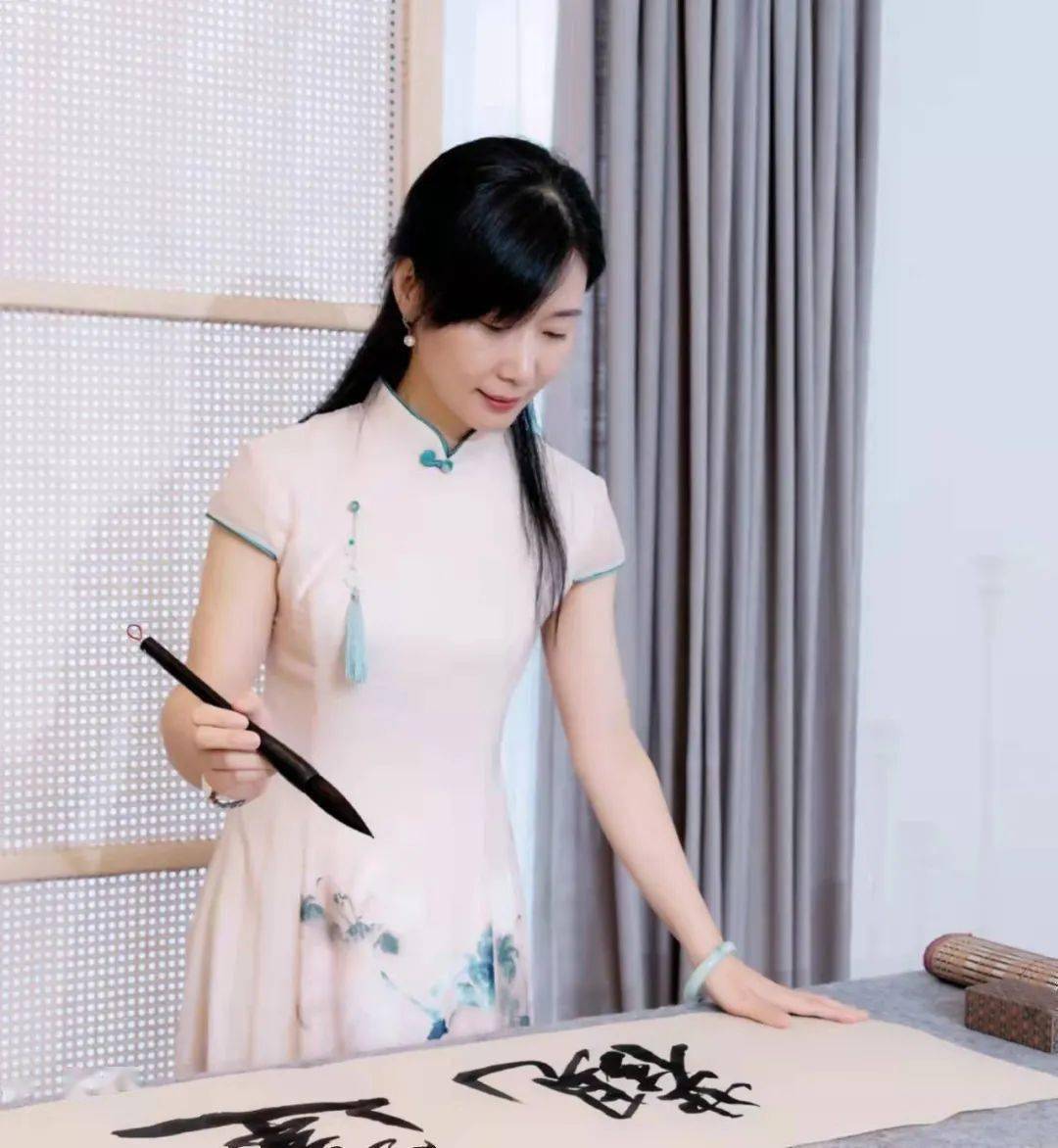 煞甲抖音刷到的网红美女书画家原来是天台人