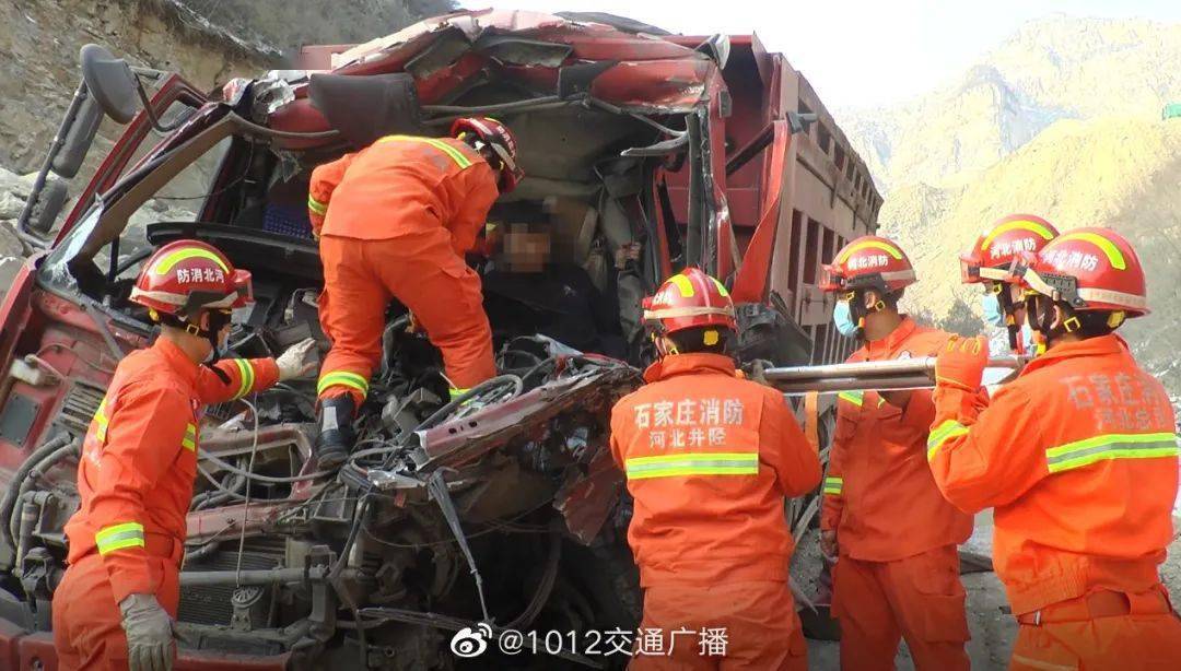 石家庄井陉瓦翁村突发交通事故又是平头哥