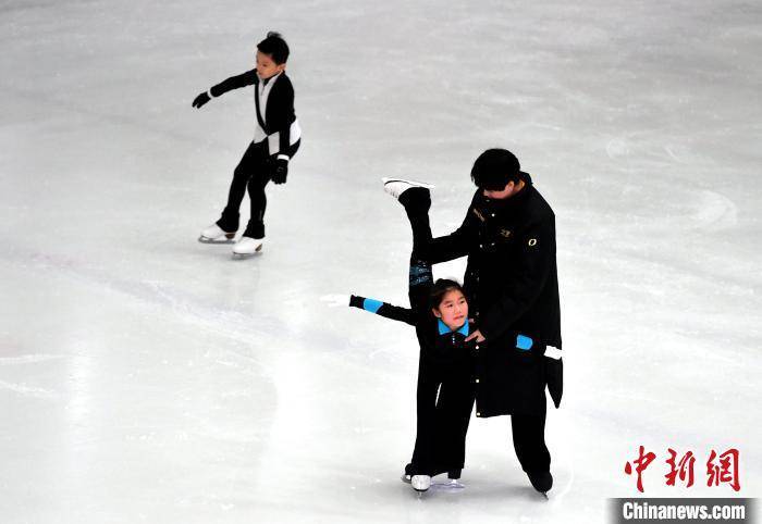 福州|福州冰上伉俪：带南方孩子追逐“冰雪梦”