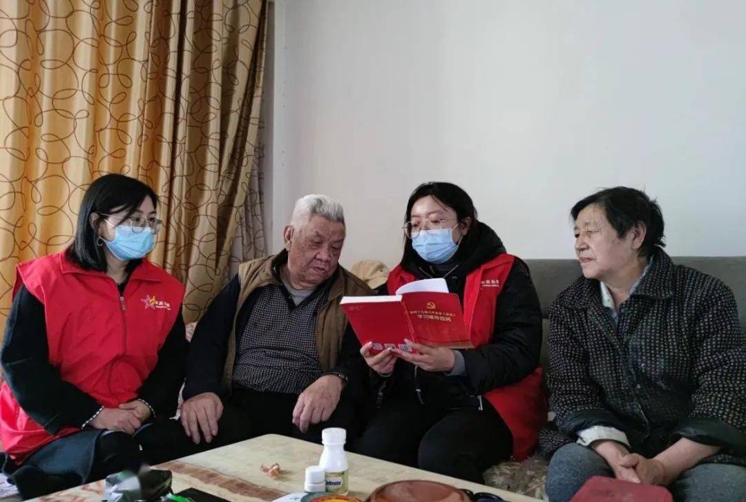 新华街双城门社区:"红马甲课堂"送学上门,确保党员学习"不漏一人"
