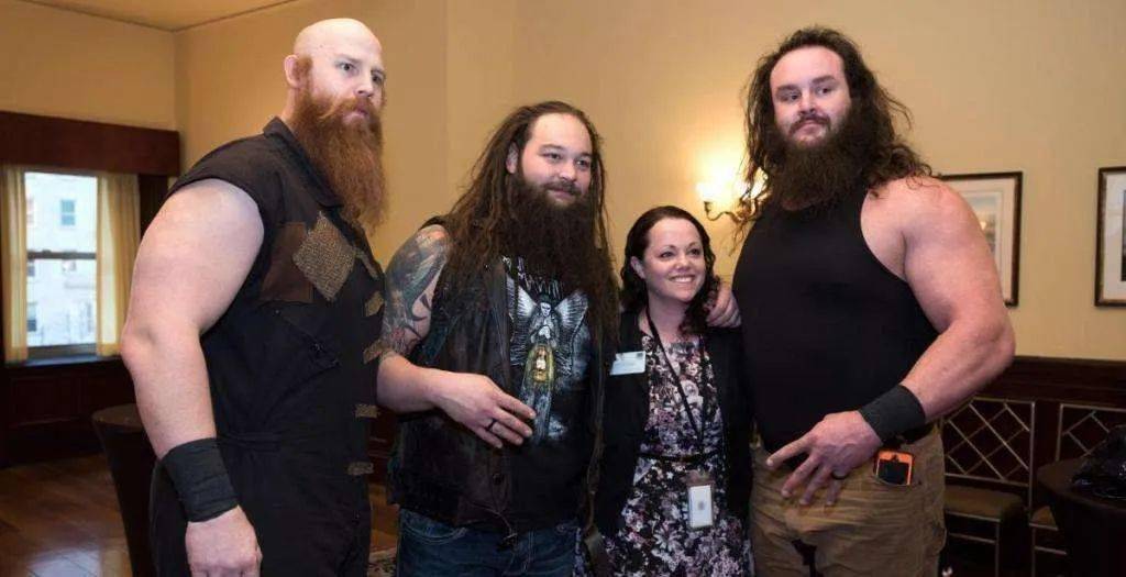 最悲惨的还是卢克,在刚加盟aew后,生涯刚刚有了起色竟然被上帝带走了