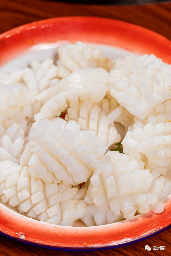 鱿鱼花是很多人的心头好,一上桌粗粗看过去就是一朵白色花朵!