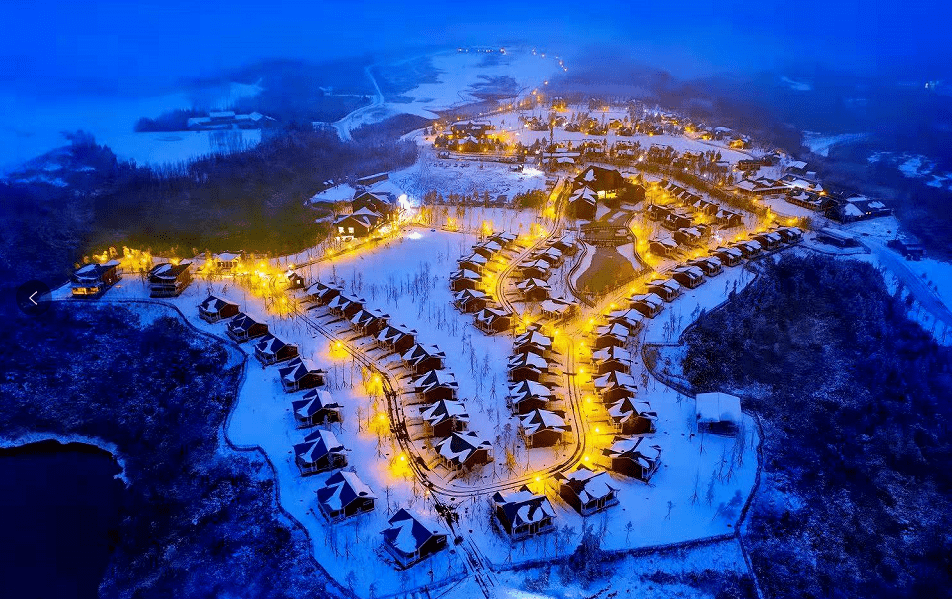 2022年的第一场雪川河盖邂逅银装素裹的童话镇