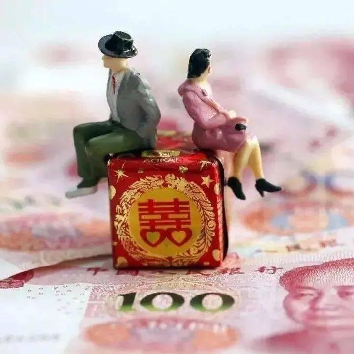 高州一男子起诉女友返还结婚礼金80000元及支付相应利息_何某某_龙某_给付