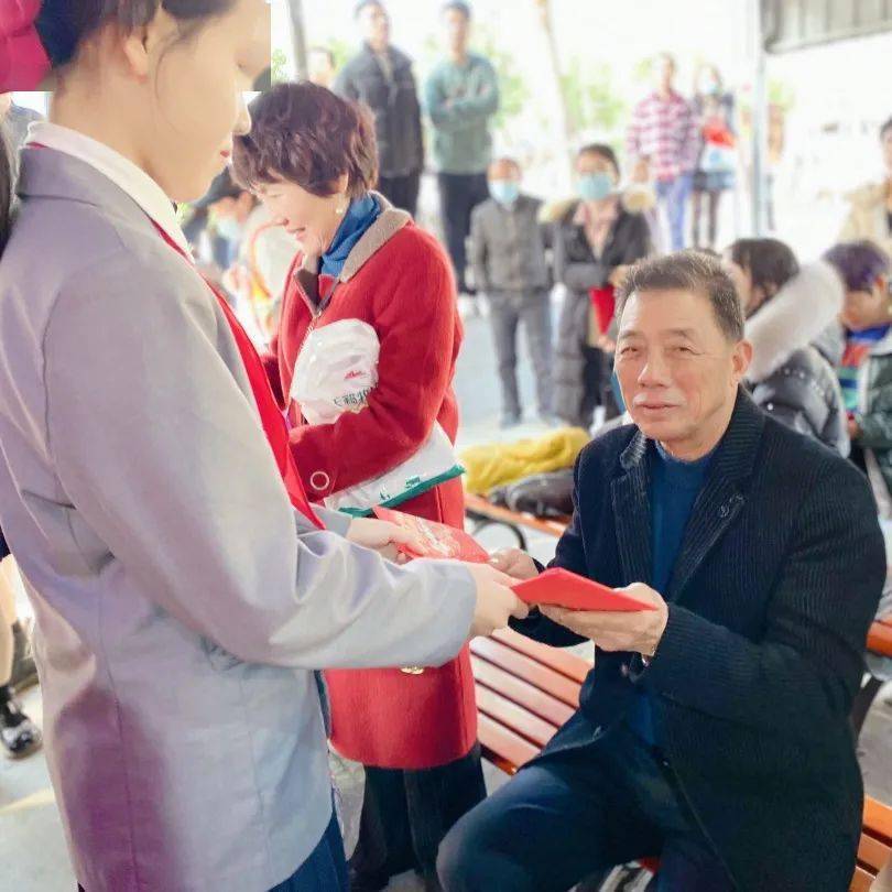 活动在陈丹丹老师和丁敏翔老师领唱的大合唱《万疆》中再次被推向高潮