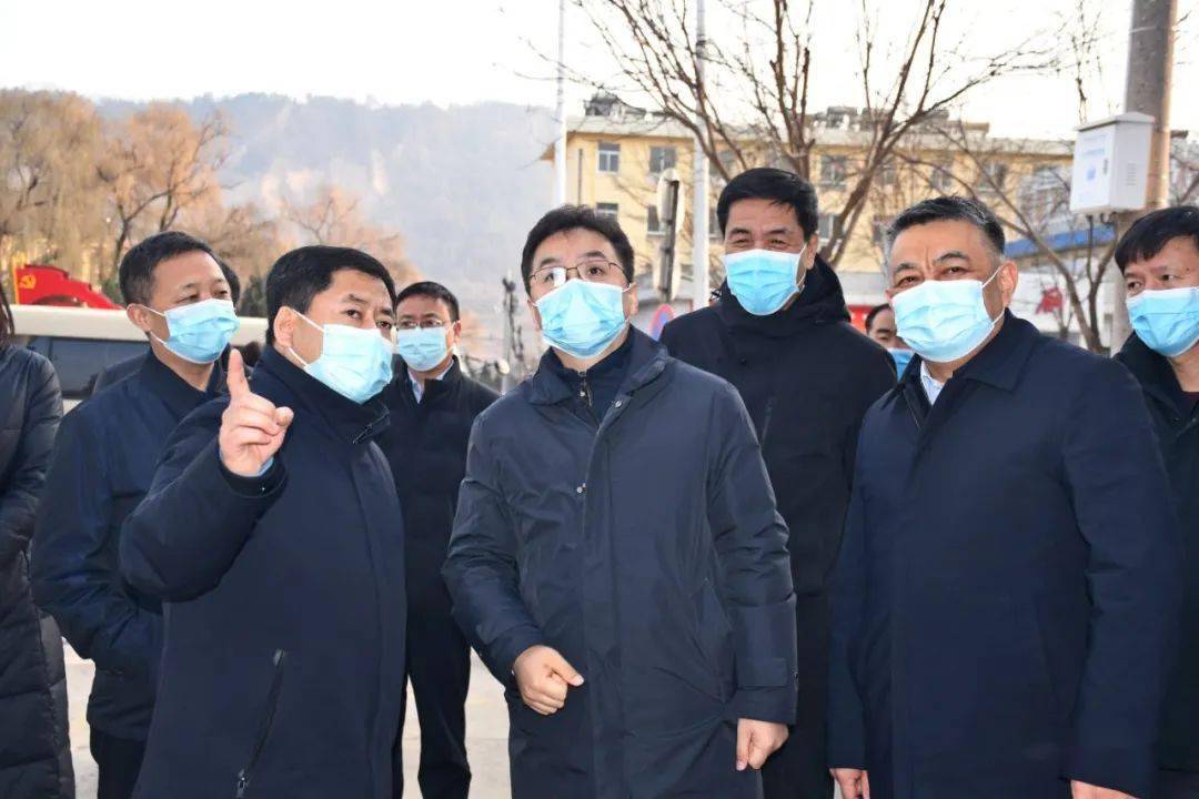 1月8日,市委常委,副市长王飞到旬邑县张洪镇高平村核酸采样点,中医药