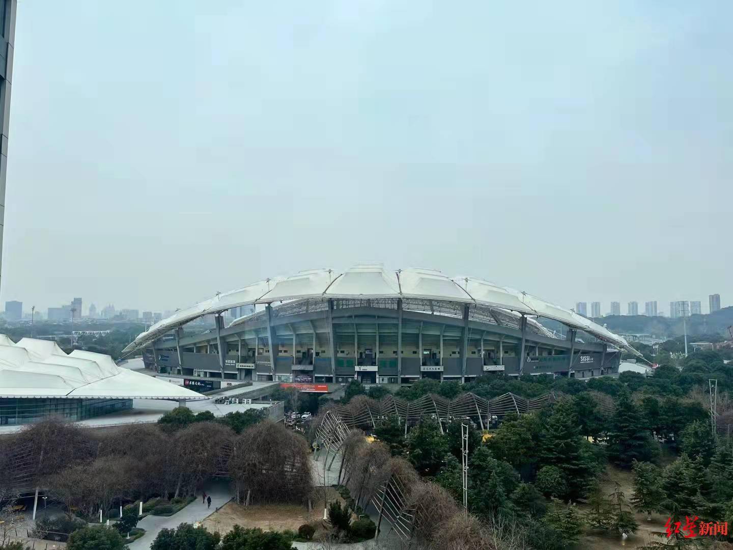 上海|明知空场也要远征助阵成足，有人一天往返3500公里，有上海女球迷打车赴江阴