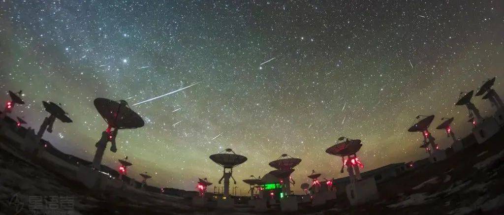 八月星空指南：揭秘狮子座和处女座两大星座特质与运势 (八月星空图及对应星座)