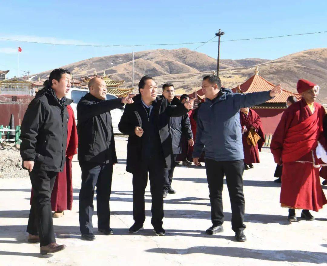 州委书记张晓军深入达日县查朗寺和甘德县龙恩寺调研慰问