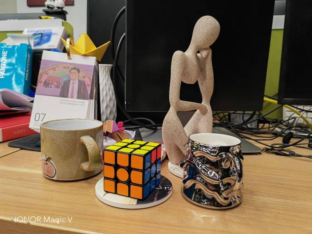 我小心翼翼用了两天荣耀折叠屏，结果它在发布会上直接被摔了。。。