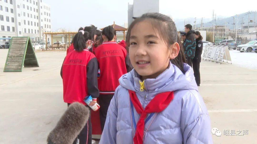 岷县西城区小学学生 杜璇:今天是警营开放日,也是第二个中国人民警察