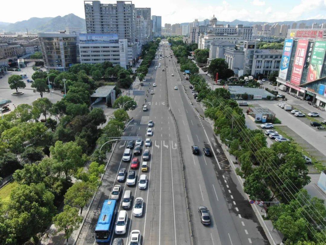 喜讯温岭这条路刚刚晋级省级街容示范街