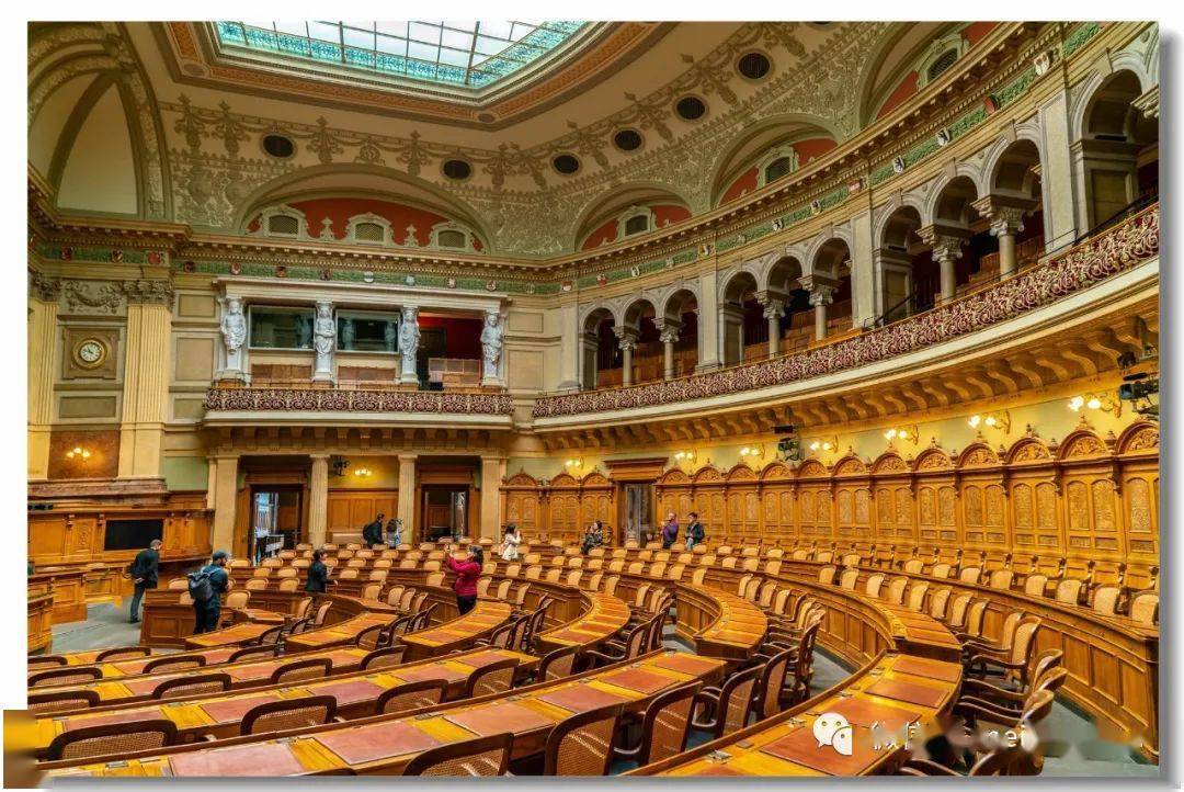 伯尔尼和开放的瑞士联邦议会大厦瑞士风光之二