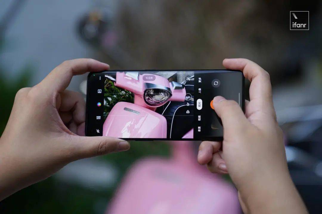 一加 10 Pro 测评：第二代哈苏影像挺强，但不是重点